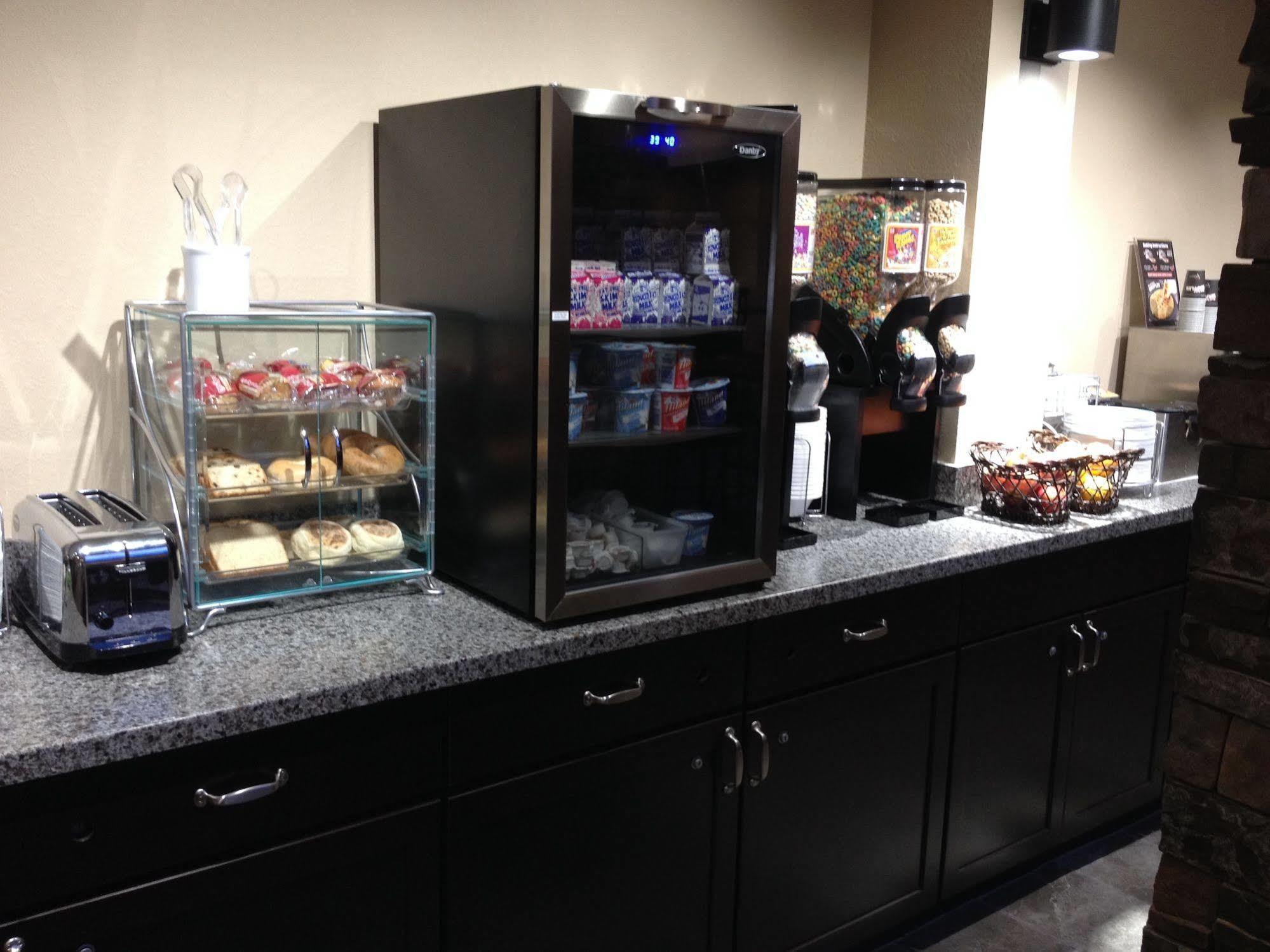 Boarders Inn & Suites By Cobblestone Hotels - Grand Island Εξωτερικό φωτογραφία
